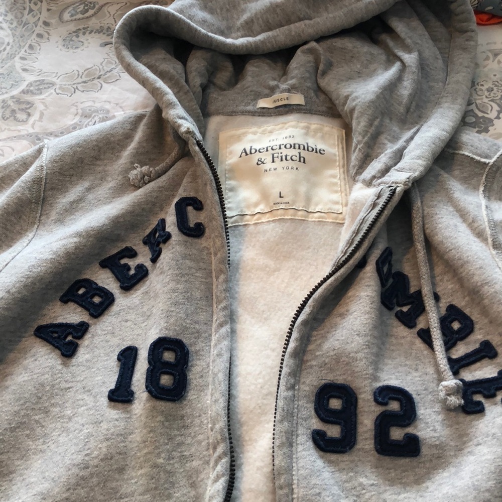 Men’s large Abercrombie fleece sweatshirt.